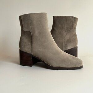 NWT NYDJ Arianna Suede Chelsea Boot Size 8.5 M Taupe with Zipper